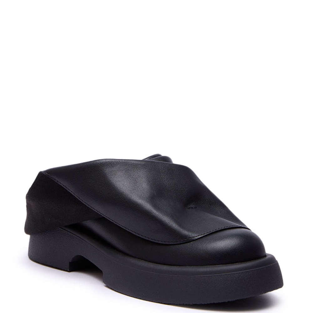 AZALEA WANG Black Vegan Leather Ruched Flats - Picture 5 of 6